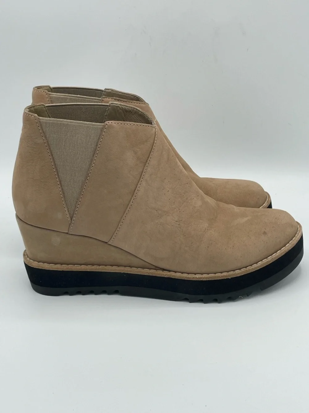 Eileen Fisher Caddy Tan Nubuck Leather Wedge Ankle Booties Size 7M.